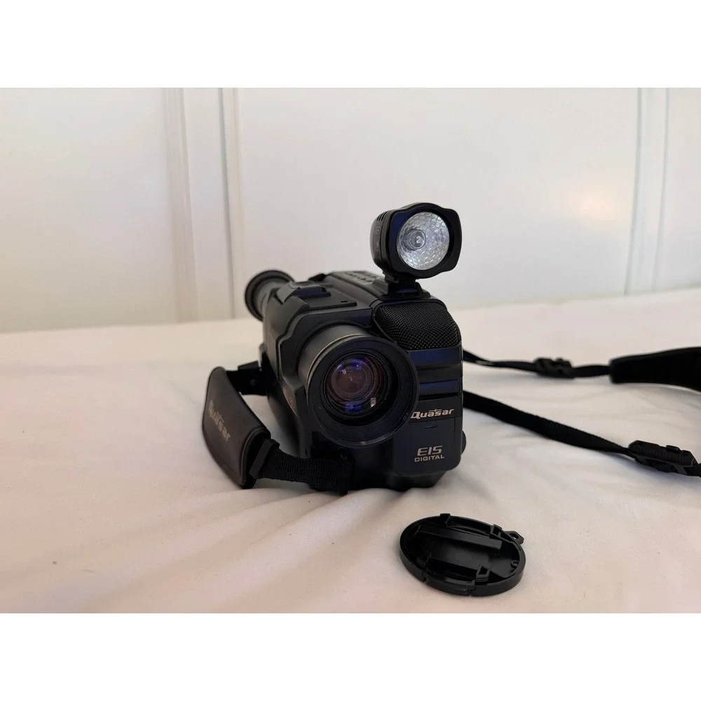 Quasar VM525 QuarterBack VHS-C Camcorder Bundle 80x Digital Zoom EIS Vintage Kit